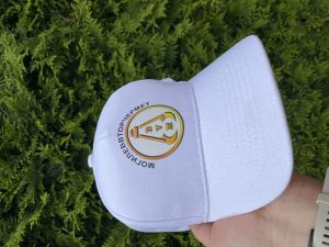 кепка белая